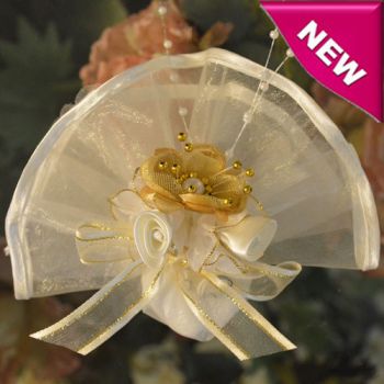 Italian Bomboniera with confetti and craft flowers