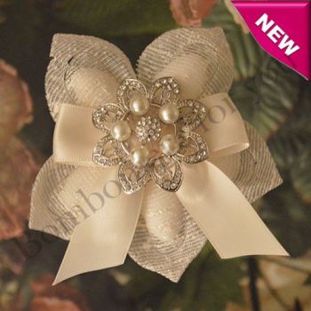 Italian Confetti Flower with Brooch Wedding Favor