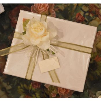 Gift wrapping with Craft flower (Favor Tag shown sold separately)